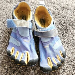Vibram FiveFinger Blue and Gold Water Shoes - Size 37